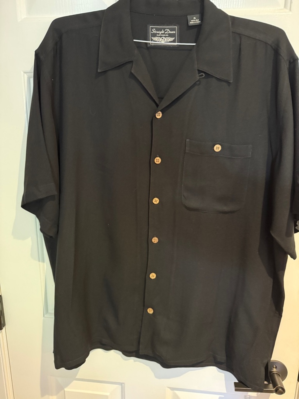 Men’s Black Short-Sleeve Button-Up Shirt